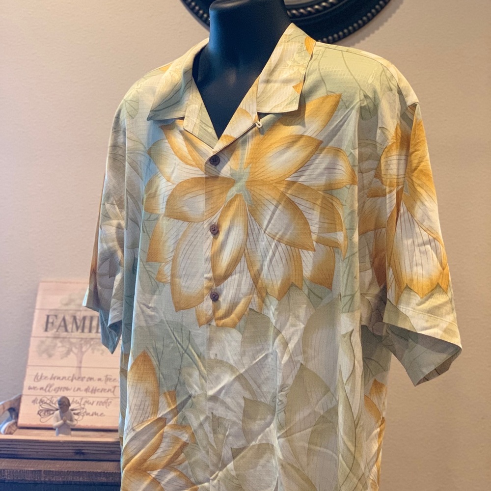 Tommy Bahama Button Down Silk Shirt. Size XL